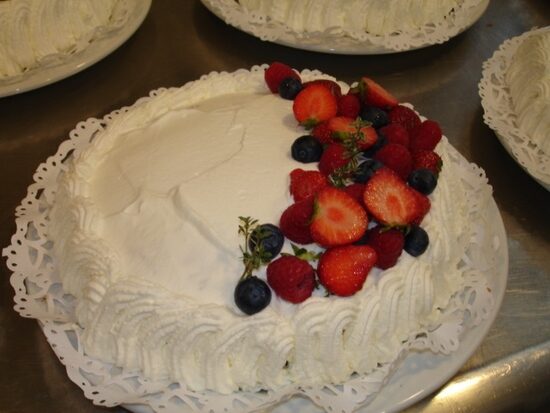Dessert/kage + drikke . Fra 